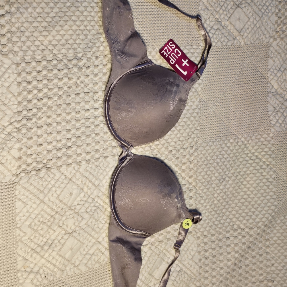 Vanity Fair Extreme Ego Boost Convertable Bra + 1 Cup Size - Lavender